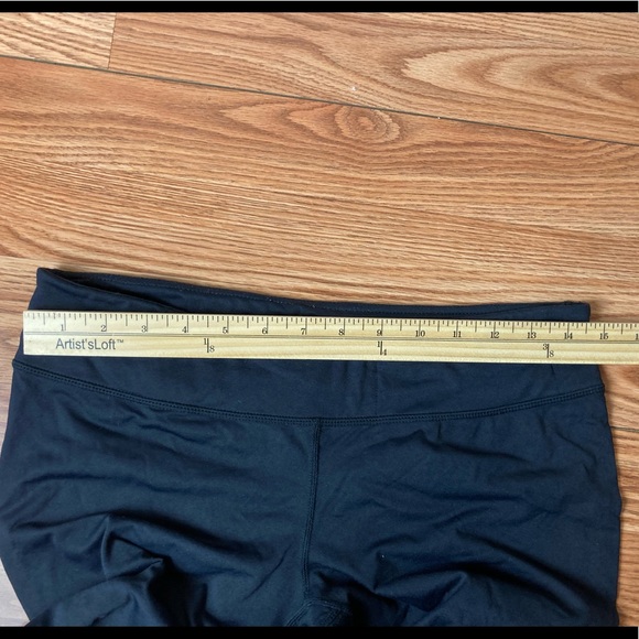 Roxy Capri - Picture 3 of 8